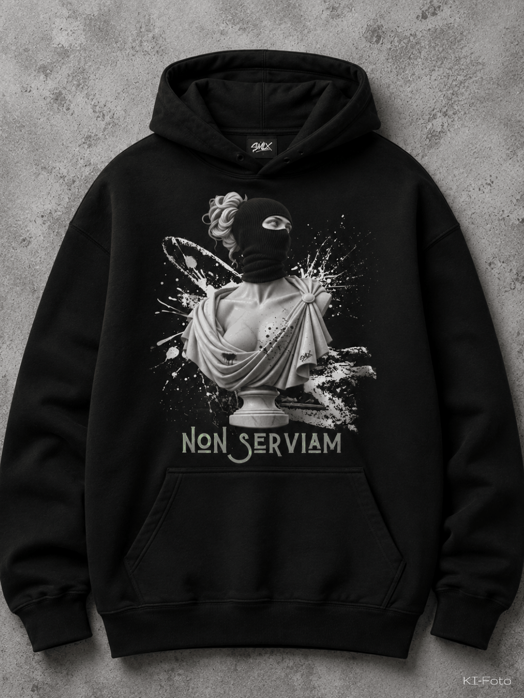Schwarzer Non Serviam Hoodie von SMALEMEX mit modernem Streetwear-Design aus hochwertigem Baumwoll-Mix
