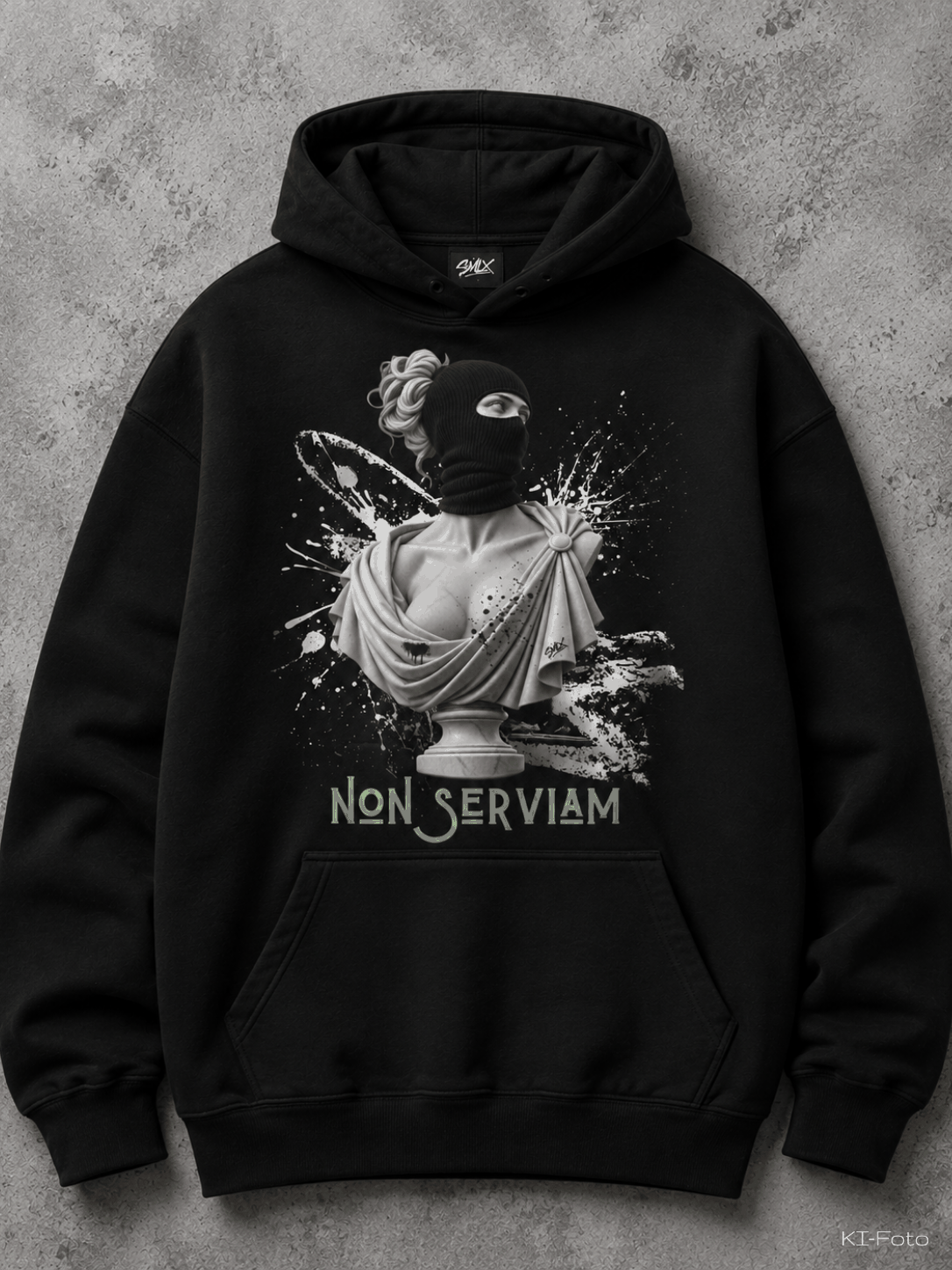 Schwarzer Non Serviam Hoodie von SMALEMEX mit modernem Streetwear-Design aus hochwertigem Baumwoll-Mix